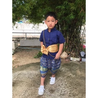 รุ่นคอจีนราชปะแตน(ผ้าพี่หมื่น) โจงพิมพ์ทองสีน้ำเงิน เซต 3 ชิ้น ( เสื้อ+โจง+ผ้าคาดเอว ) ชุดไทยเด็กชาย
