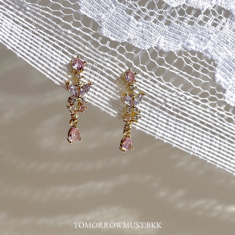 crys butterfly earring พร้อมกล่องของขวัญและการ์ด