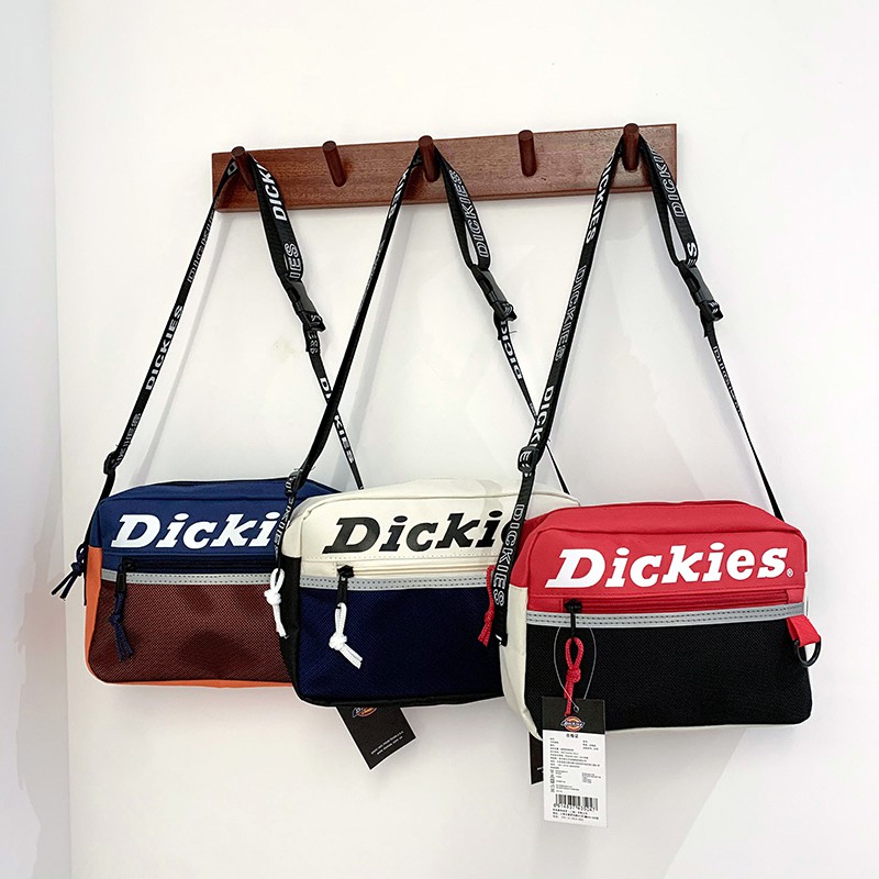 [ Dickies ] กระเป๋าสะพายข้างผู้ชาย Dickies ปี 2021 Simple Simple สะพายข้าง Crossbody รุ่น D17 (3สี)
