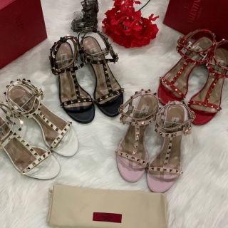 รองเท้ารัดส้น Valentino​