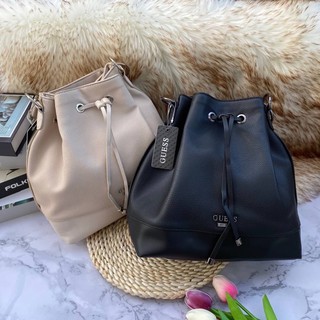 GUESS DRAWSTRING BUCKET BAG WITH STRAP กระเป๋าถือหรือสะพาย
