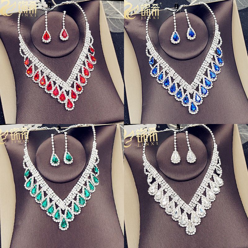สร้อยชุดเครื่ิิองเพชรมีหลายสีหลายแบบสำหรับออกงานได้ทุกงาน