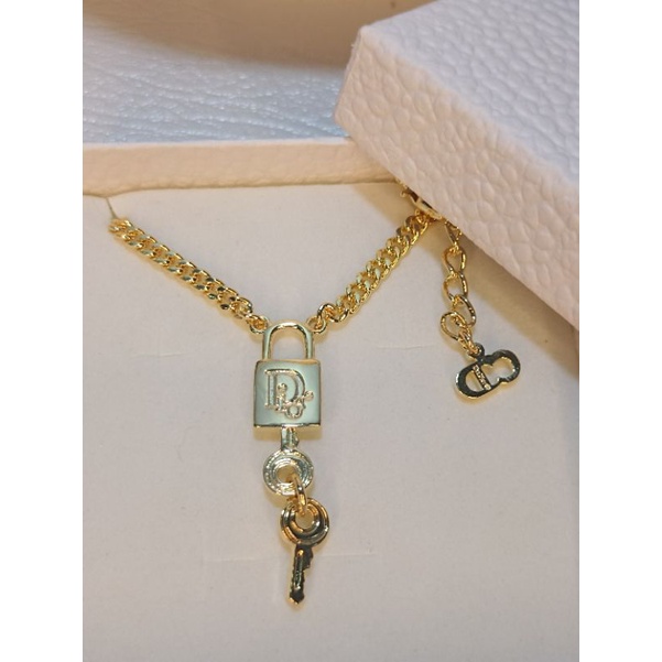 Dior necklace vintageสร้อยคอDior ✨
ของแท้💯%
ขนาดปรับได้ค่ะ
ขนาด17นิ้ว 
4900🔖