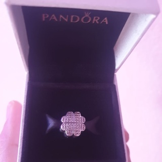 Pandora " Petals of love " Clip used แท้ 100% พร้อมกล่อง ส่งฟรี