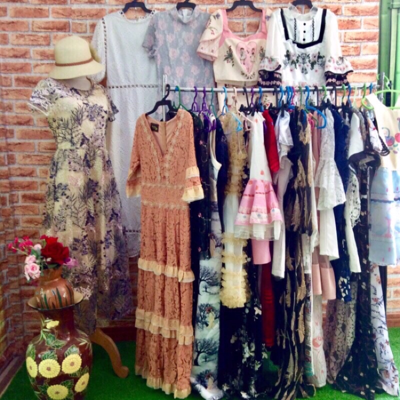 Update เดรส งานป้าย แฟชั่น เดรสพรีเมี่ยม ชุดยาว เสื้อผ้ามือ2 พร้อมส่ง