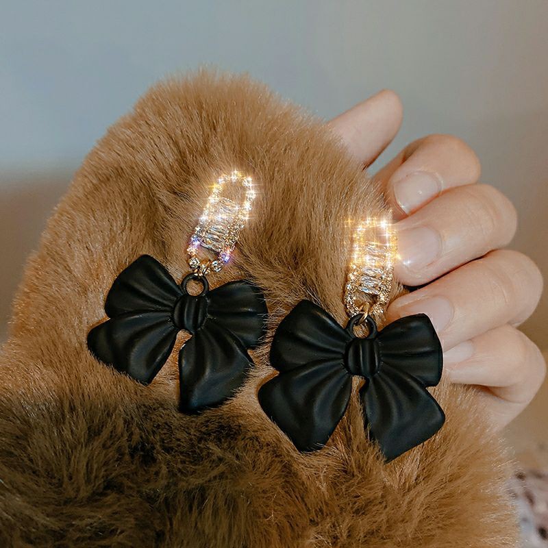 ต่างหูสตั๊ดโบว์สีดําสําหรับผู้หญิง Erika Jewelry / DAccessories.id