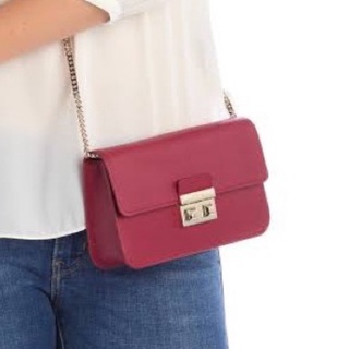 (ผ่อน0%) กระเป๋าสะพายข้าง  Furla Bella XL Crossbody หนังแท้ สีแดง