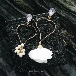 Gorgeous Luxury Heart Earrings with Gem and Pearl : ต่างหู ตุ้มหู เกาหลี รูป หัวใจ แต่ง เพชร และ มุก