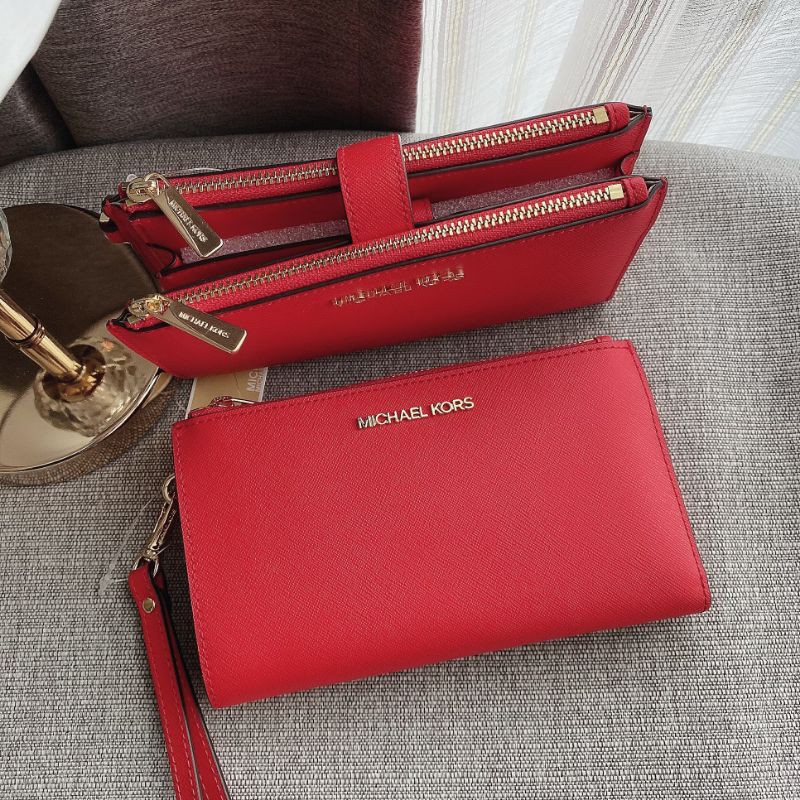 🎀 (สด-ผ่อน) 35F8GTVW0L กระเป๋าสตางค์ MK สีแดง มี 2 ซิป 35F8GTVW0L Michael Kors Jet Set Travel Emerald