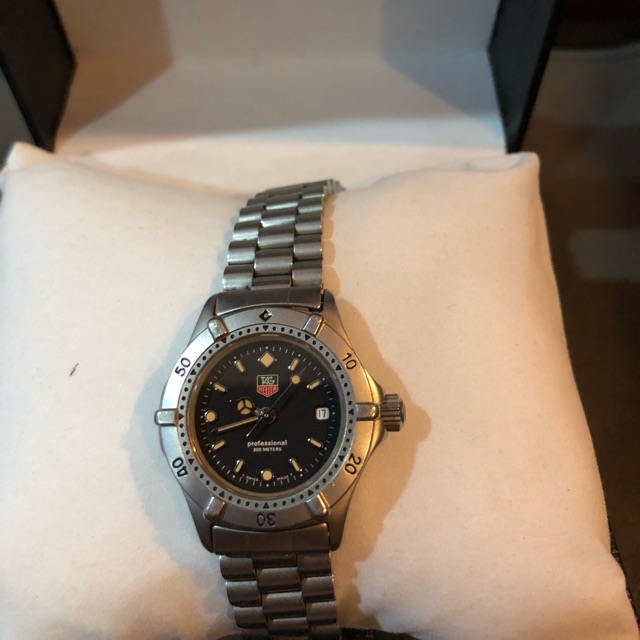 นาฬิกายี่ห้อ TAG NAVY LADY WATCH
