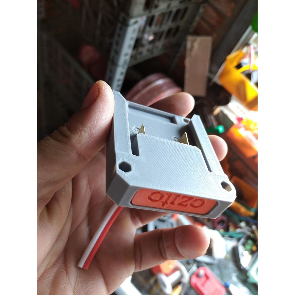 ขาตั้งไฟจากแบตเตอรี่ Ozito power X 18v