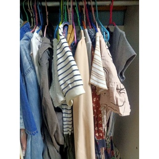 เสื้อผ้ามือสองจากแม่ค้า