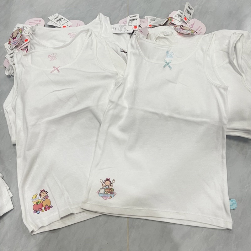 sabina เสื้อชั้นในสำหรับน้องๆหนูๆ ราคาถูกสุดๆ บางตัวเปื้อนฝุ่นซักออกนะคะของแท้100%คละลายนะคะ