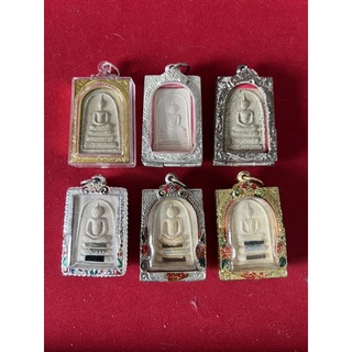 พระสมเด็จจากหลายวัดพร้อมกรอบรวม6องค์