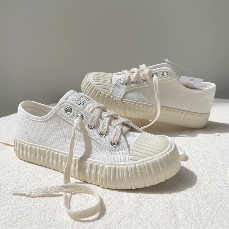 (พร้อมส่ง🇹🇭) MISO BRAND รองเท้าผ้าใบสไตล์ญี่ปุ่น โลโก้ MISO by walkin.shoe รุ่น HANA - สีขาว