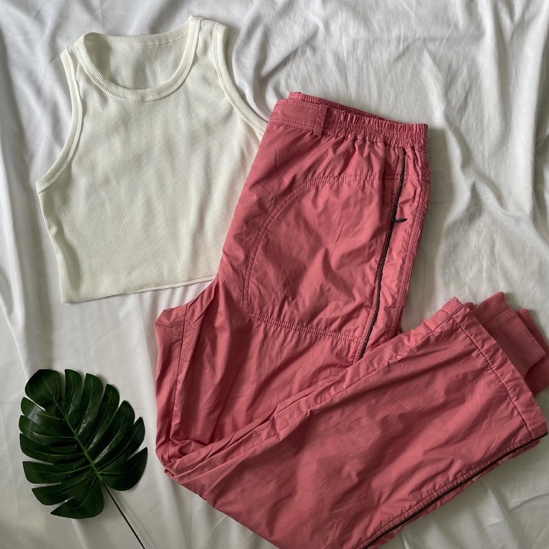 renew clothes ⸝⸝  พร้อมส่งกางเกงวอร์มผ้าร่มสีชมพูขายาวมือสอง | กางเกงขายาวไม่มีเชือก ใส่เที่ยวใส่ออกกำลังกาย