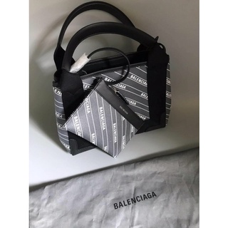 🦋สินค้าพร้อมส่ง🦋  New🤍Balenciaga Cabas Monogram XS 🖤🤍 หนังแคสวาส ขอบผ้า สามารถแกะขยายข้างได้ สายถอดออกได้