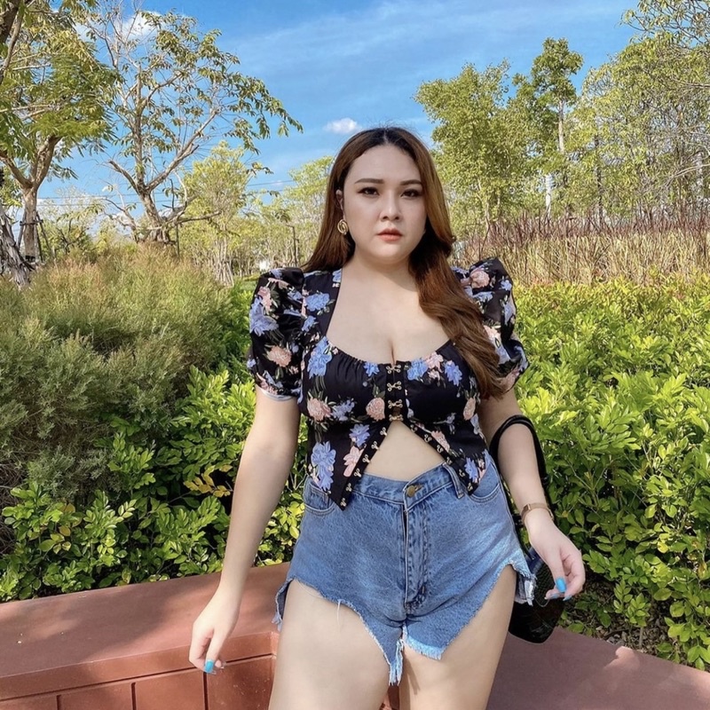 เสื้อครอปตะขอหน้าสาวอวบ เสื้อครอปแขนสั้น/ชุดมือสองจากร้าน Lalamer_c