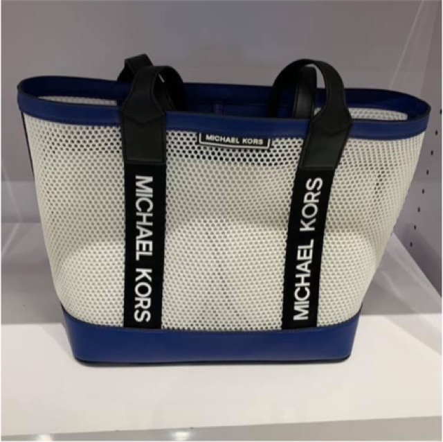 กระเป๋า MK tote