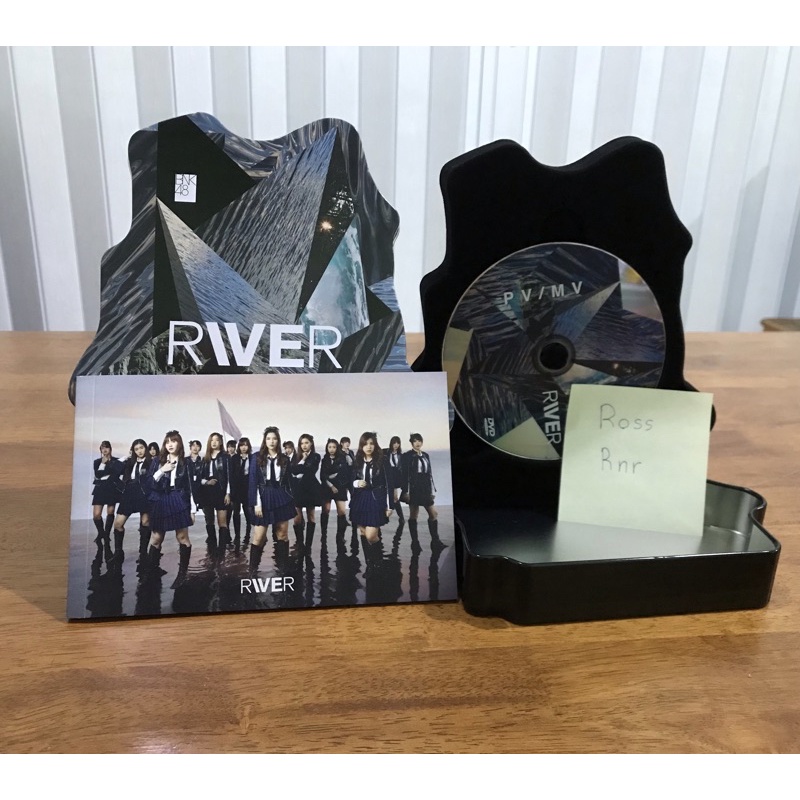อัลบั้ม River BNK48 ทุกอย่างครบยกเว้นการ์ด