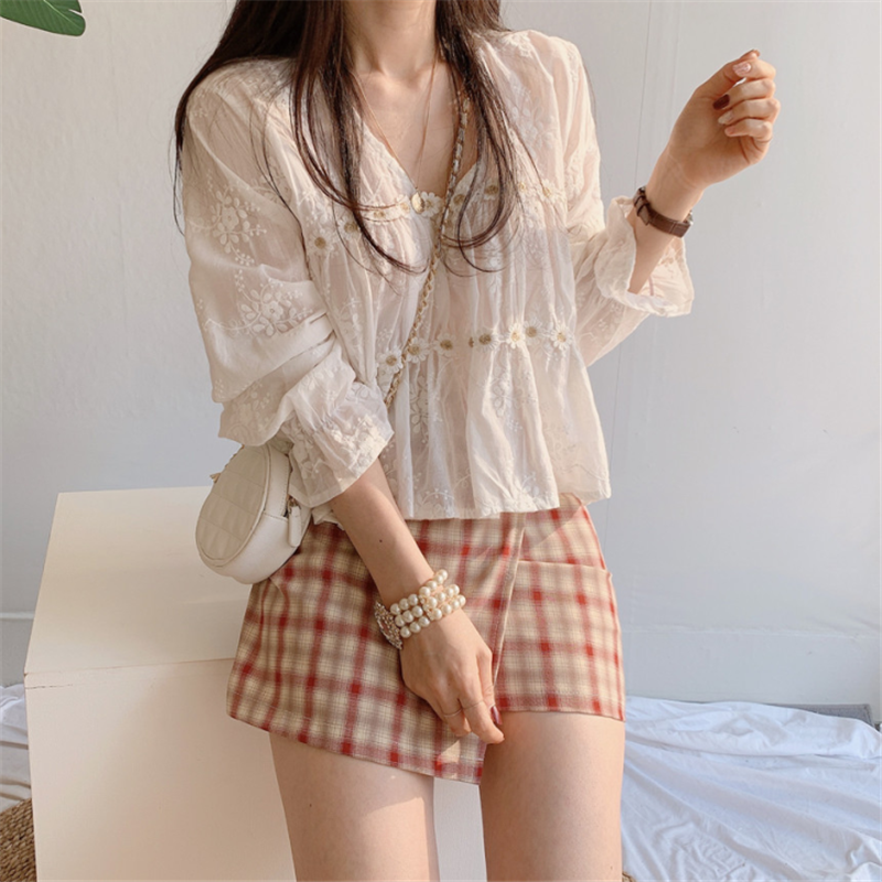 เสื้อเบลาส์ คอวี แต่งลูกไม้ ลายดอกไม้ และกระโปรง ลายสก๊อต สไตล์เกาหลี สําหรับผู้หญิง