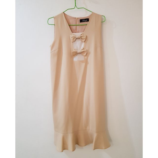 Dress สีครีม brand aaliyah
