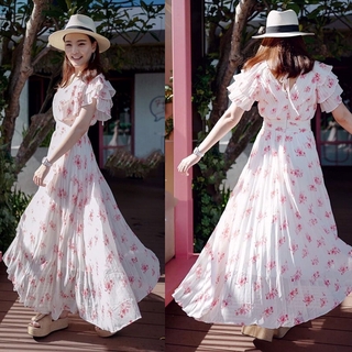 kudapyเดรสยาวสีขาว ผ้าชีฟองลายดอกอัดพีททั้งตัว ทรงวีหน้าหลัง เอารูปเอว