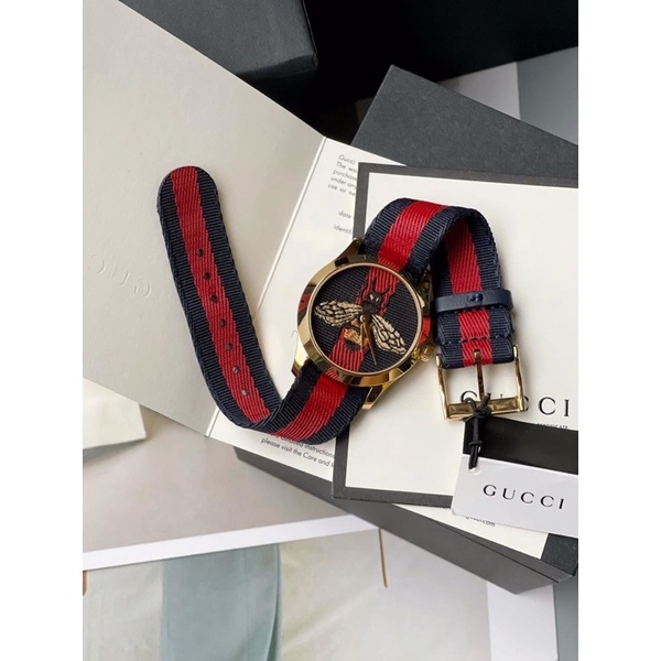 New🍥 Gucci Watch หน้าปัดรูปผึ้ง 🐝 กรอบทอง ✨✨ ขนาด 38mm. สายไนลอนน้ำเงิน-แดง