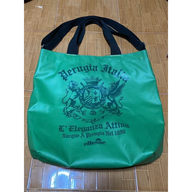 กระเป๋าหิ้ว หร้อมสายสะพาย สะพายไหล่ได้ ellesse