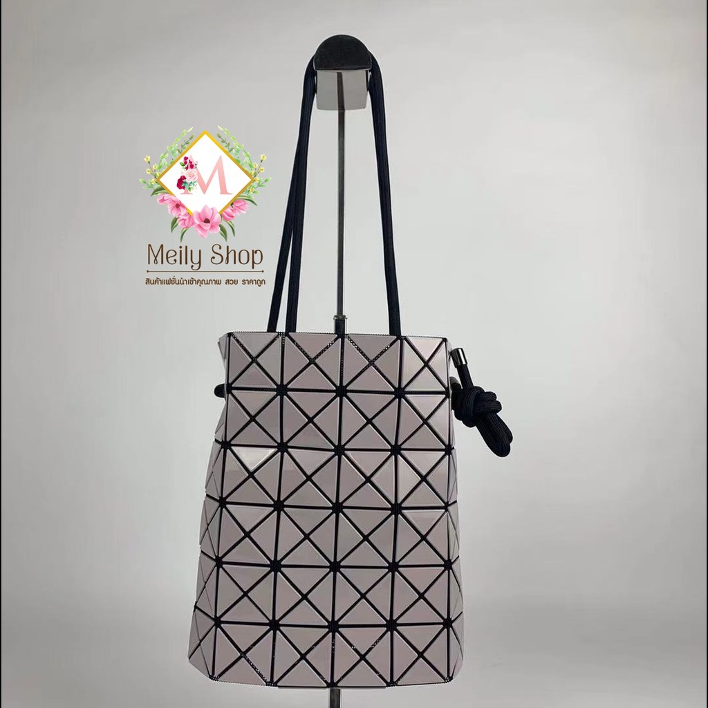 กระเป๋าสะพาย แฟชั่นญี่ปุ่น Issey Miyake Bao Bao แฟชั่นยอดนิยม มีให้เลือกหลายสี กระเป๋าทรงถุง กระเป๋าถือ รูปแบบเก๋ งานสวย