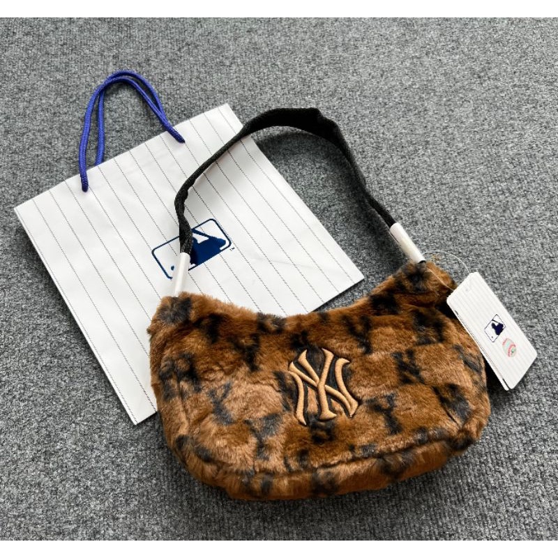 Loungefly MLB NY Yankees Stadium Crossbody with Pouch – Modern Pinup