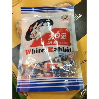 White Rabbit Delicious And Mouth Watering Creamy Sweet Candy ลูกอมรสนม เคี้ยวหนึบๆ  (ขนมนำเข้า ขนาด 108 กรัม 1 ซอง)