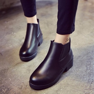 พร้อมส่งรองเท้าบูทส้นสูง รองเท้าบู๊ทหนังหุ้มข้อ สูง 4.5 cm (Chelsea Boots)F59