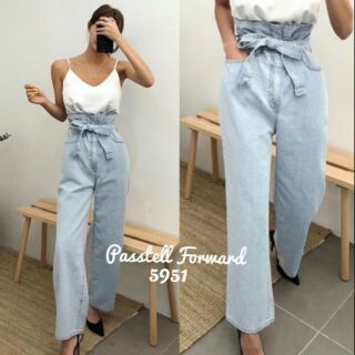 🇰🇷New🇰🇷
Korea high waist denim jeans กางเกงเอวสูง ผ้ายีนฟอกสีอ่อนอย่างสวยเลยค่า ทรงปรับผูก