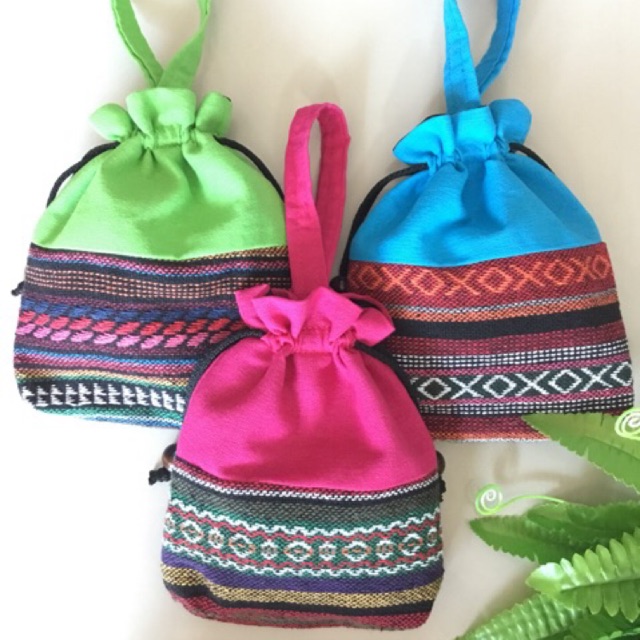 ของชำร่วย ของที่ระลึก กระเป๋าผ้าทอพื้นเมืองแบบหูรูดแสนสวย ใบใหญ่ พร้อมสายคล้องมือ