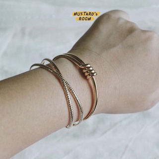 Golden bangle - กำไลข้อมือสีทอง