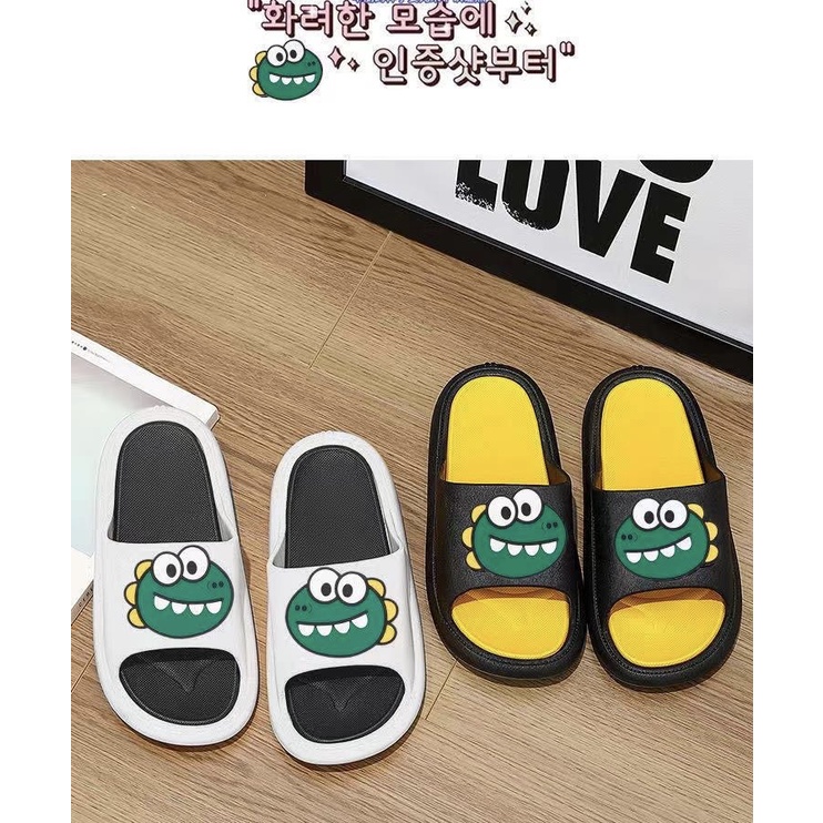 พร้อมส่ง การ์ตูนน่ารัก รองเท้าไดโนเสาร์ตัวเล็ก รองเท้าแตะมินิมอลส้นหนา กันน้ำกันลื้น นุ่มและยืดหยุ่น