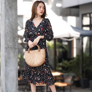 เดรสลายจุด ผสมลายดอก ผ้ายับ เอวสม็อค อกไขว์ป้าย : Vshop Code : 8030