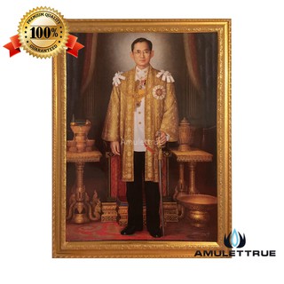 (9398) กรอบรูป รัชกาลที่ 9 ประทับยืนเต็มองค์ ชุดคลุมทอง ฉากผ้าม่านด้านหลัง ขนาด 46x59ซม.