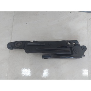 190. DG9952720 / DG9952710 บานพับ ฝากระโปรงหลังซ้าย ขวา มาสด้า 2 Mazda 2 Elegance 4ประตู ปี 2009 ของแท้ เบิกศูนย์