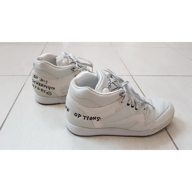 รองเท้ากีฬาหนังหุ้มข้อ Reebok X Basquiat (Limited Edition)