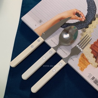 ชุดช้อนส้อมมีด สีivory | ivory utensils set | Oyster and Things.