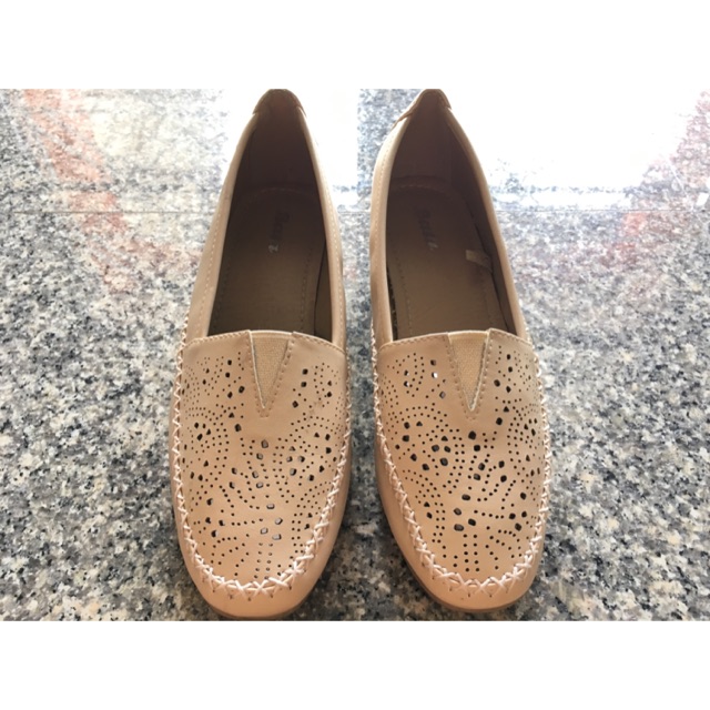 รองเท้าคัชชูbata