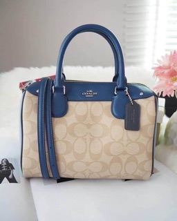 Coach ทรงหมอน 9" ลาย C สี Limited