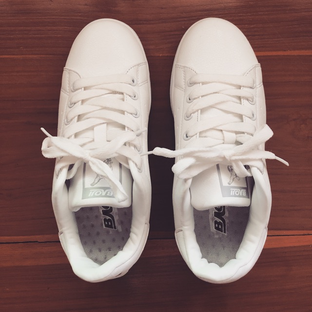 รองเท้าผ้าใบสีขาว baoji