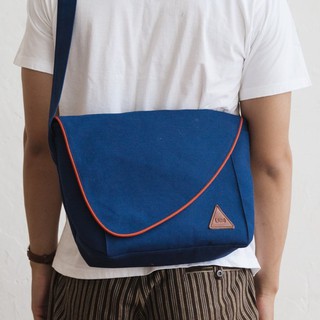 Water repellent camera bag (m) กระเป๋ากล้องทรง Messenger สีกรมท่า-ส้ม