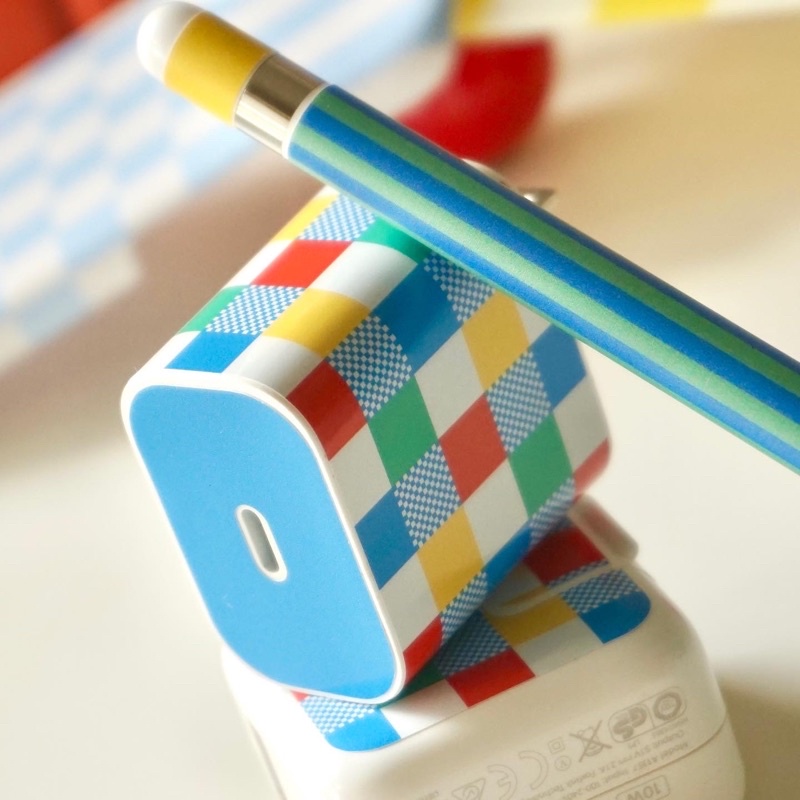 WGG CRAFT STUDIO | SUMMER CHARGER CHECKERED COLLECTION สติกเกอร์ติดหัวชาร์จและปากกาไอแพด (หากงงรุ่นส