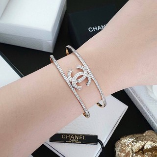 Chanel Gold Bangle กำไลทองประดับเพชรสวิส ทองหนาหนัก 2 บาท งานสวยมากกกกก ตัวเรือนมีน้ำหนักเท่าทองแท้ค่ะ