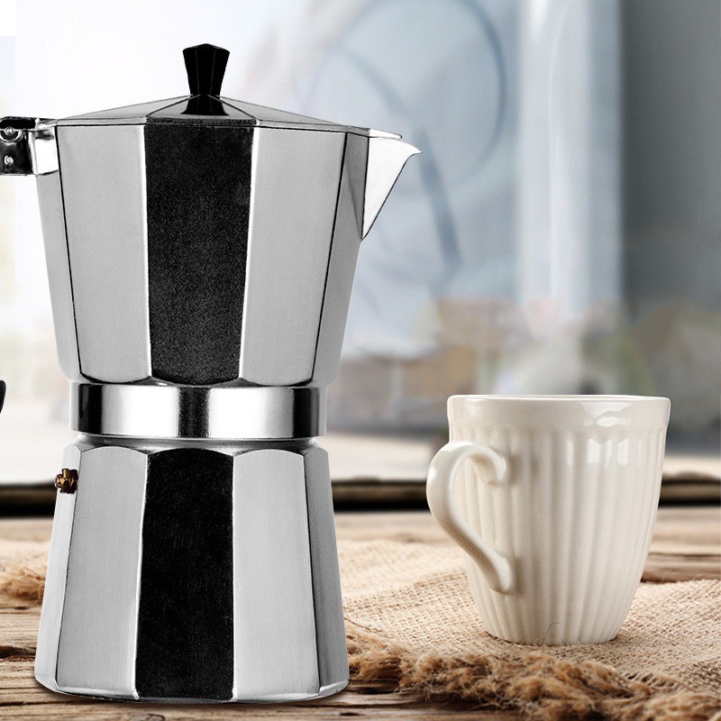 (017) เครื่องชากาแฟ เครื่องชงกาแฟ คุณสมบัติ 1. หม้อกาแฟมอคค่าทำจากวัสดุอลูมิเนียมทนต่ออุณหภูมิสูงและตก
