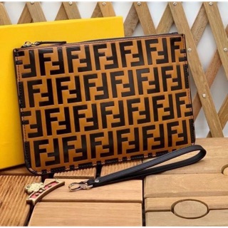 Fendi Clutch Hi-end ส่งฟรี EMS ✅